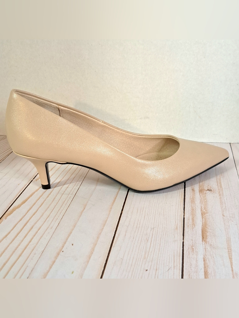 Life Stride Tan Soft System Heels